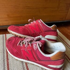 Unisex New Balance 574 Sneakers – Red Suede & Canvas – Men’s 8.5 / Women’s 10